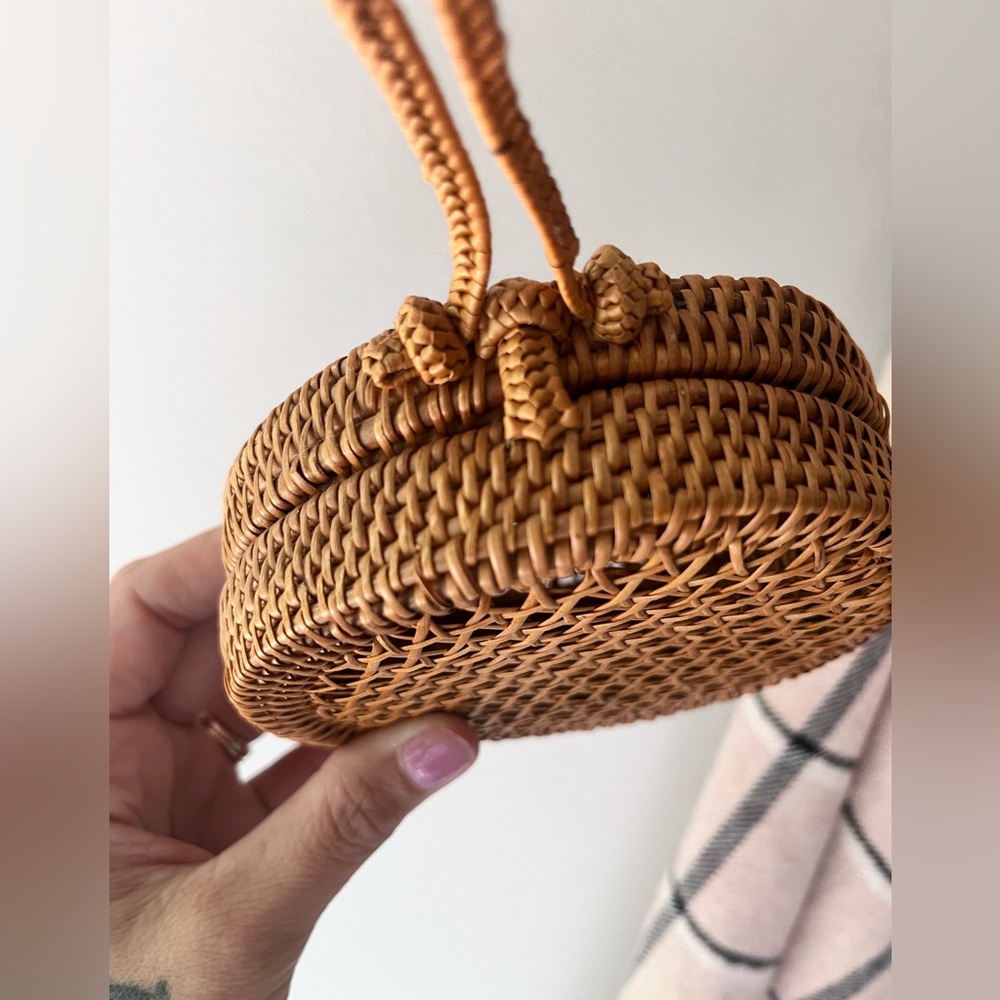 ✨ UO wristlet ✨ - Picture 2 of 4